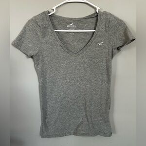 Hollister V neck worn a few times but is in wonderful condition.